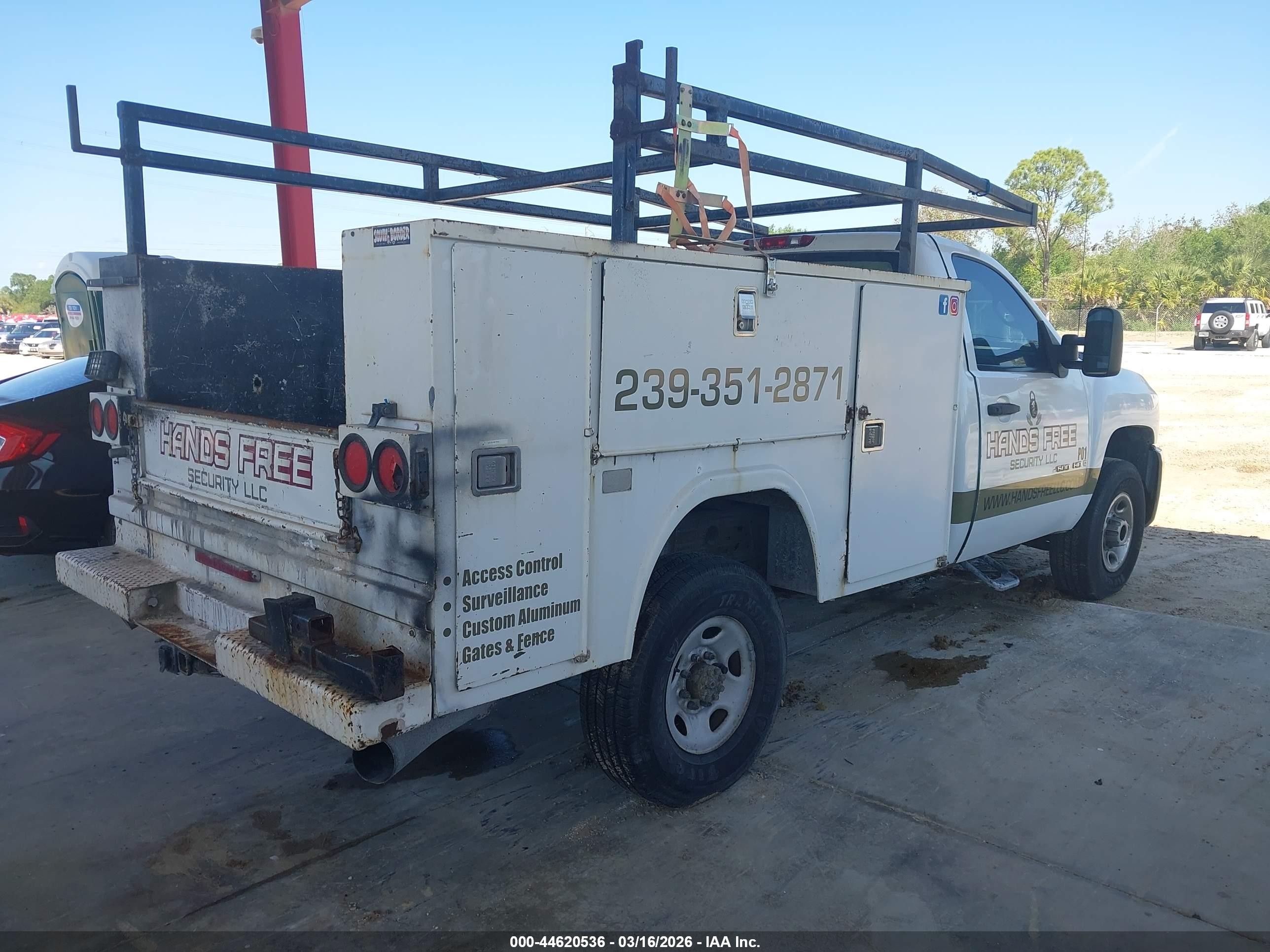 2009 Chevrolet Silverado 2500hd Work Truck White vin: 1GBHC446X9F159574