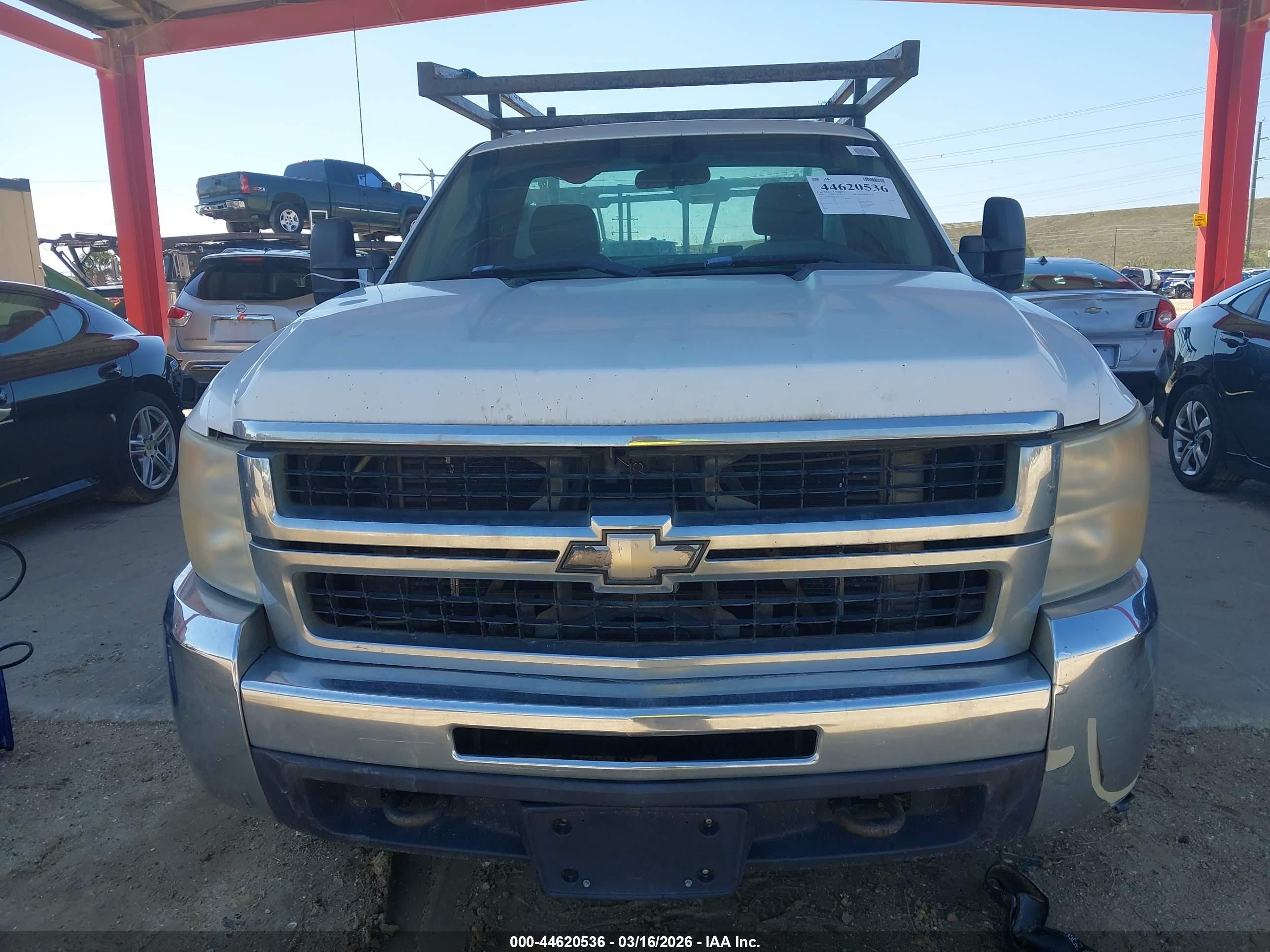 2009 Chevrolet Silverado 2500hd Work Truck White vin: 1GBHC446X9F159574