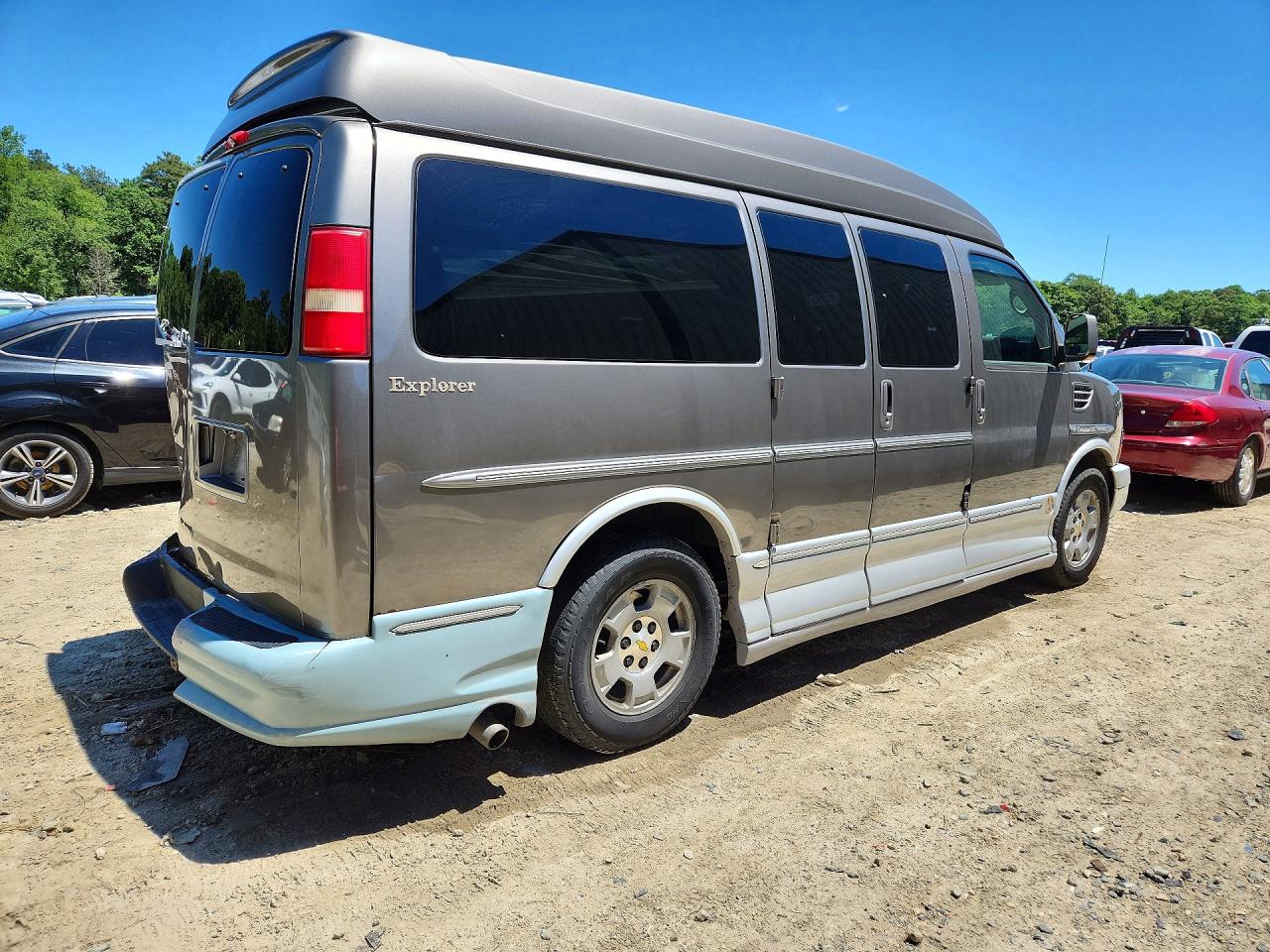 2011 Chevrolet Express G1500 3lt Gray vin: 1GBSGDC48B1125758