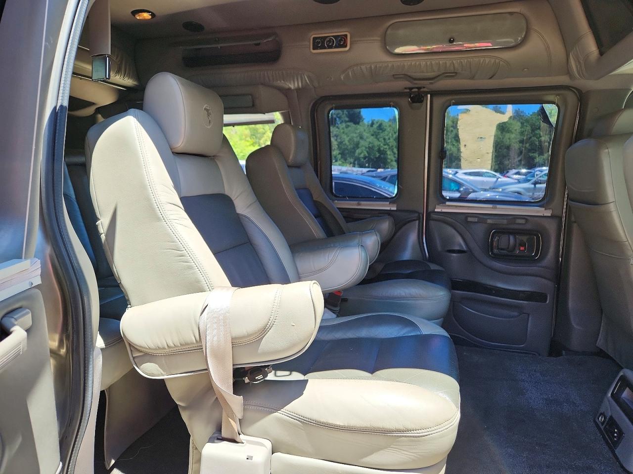2011 Chevrolet Express G1500 3lt Gray vin: 1GBSGDC48B1125758