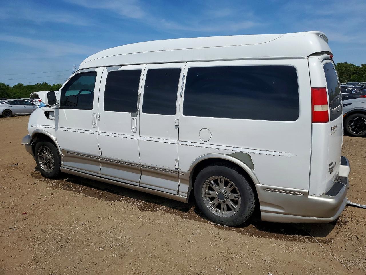 2010 Chevrolet Express G1500 4lt White vin: 1GBUGEB41A1133277