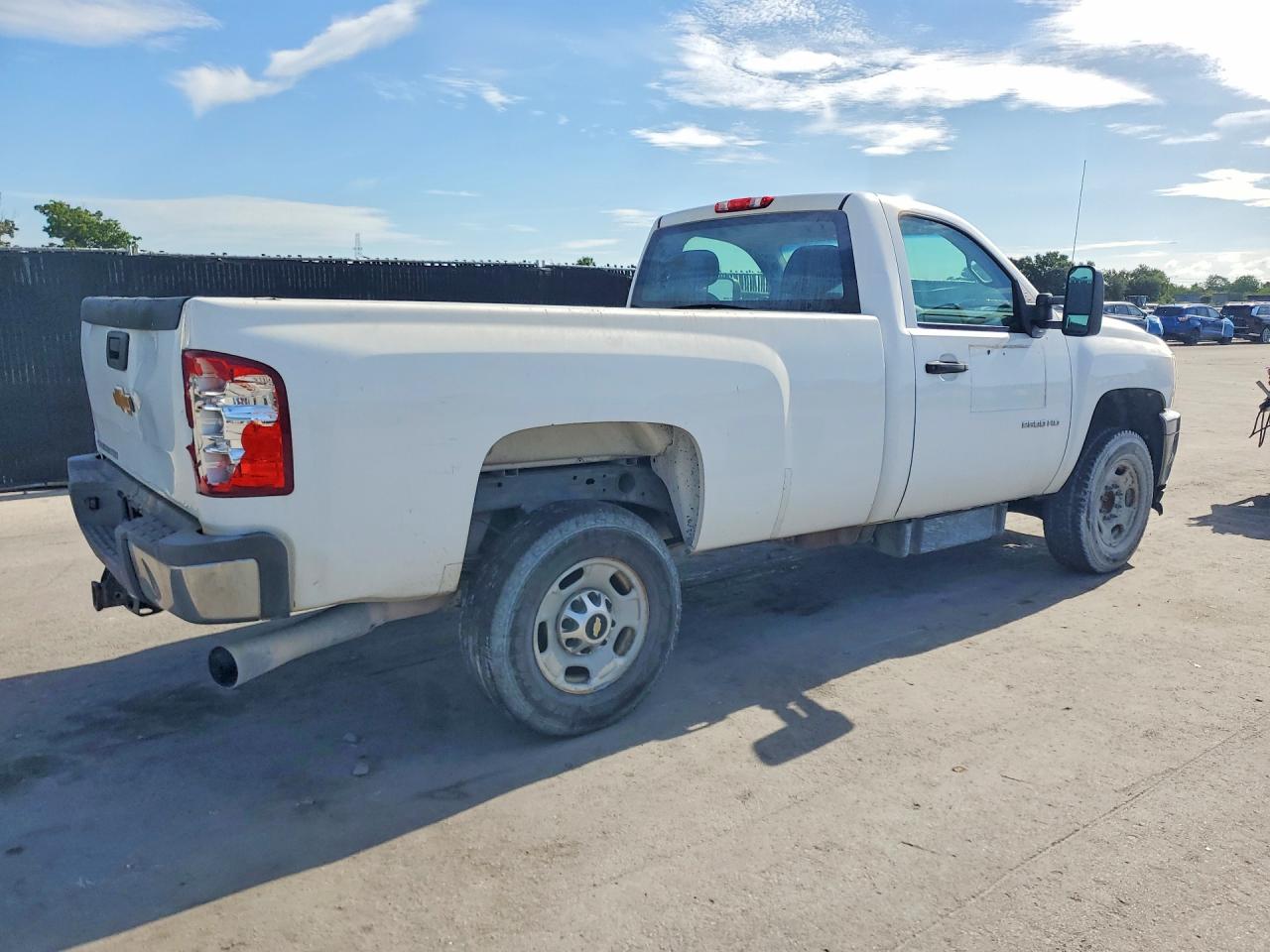 2012 Chevrolet Silverado C2500 Heavy Duty White vin: 1GC0CVC80CF172231