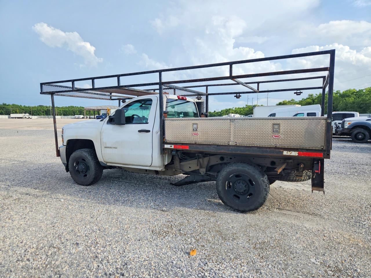 2015 Chevrolet Silverado K2500 Heavy Duty White vin: 1GC0KUEG3FZ521256