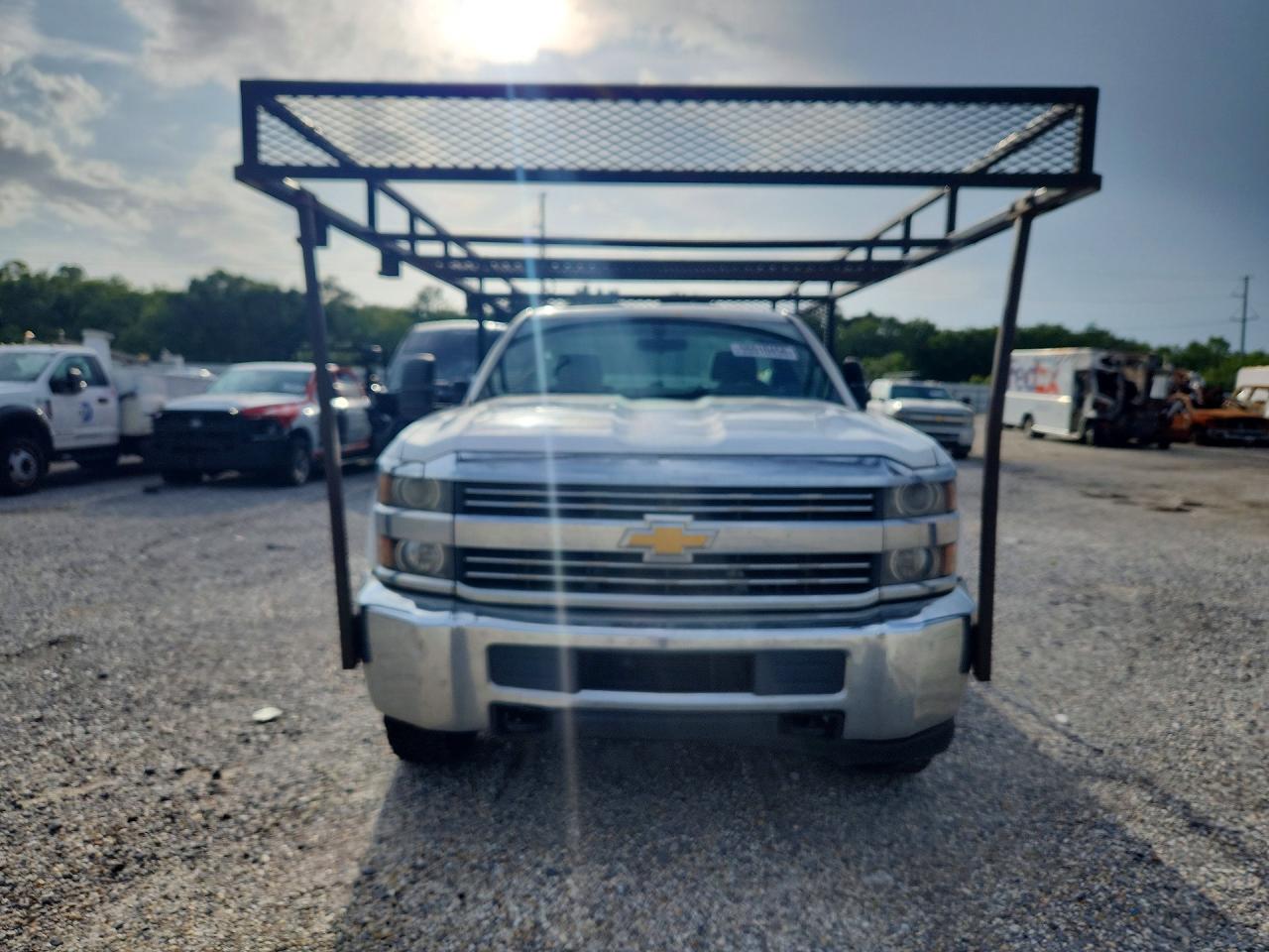 2015 Chevrolet Silverado K2500 Heavy Duty White vin: 1GC0KUEG3FZ521256