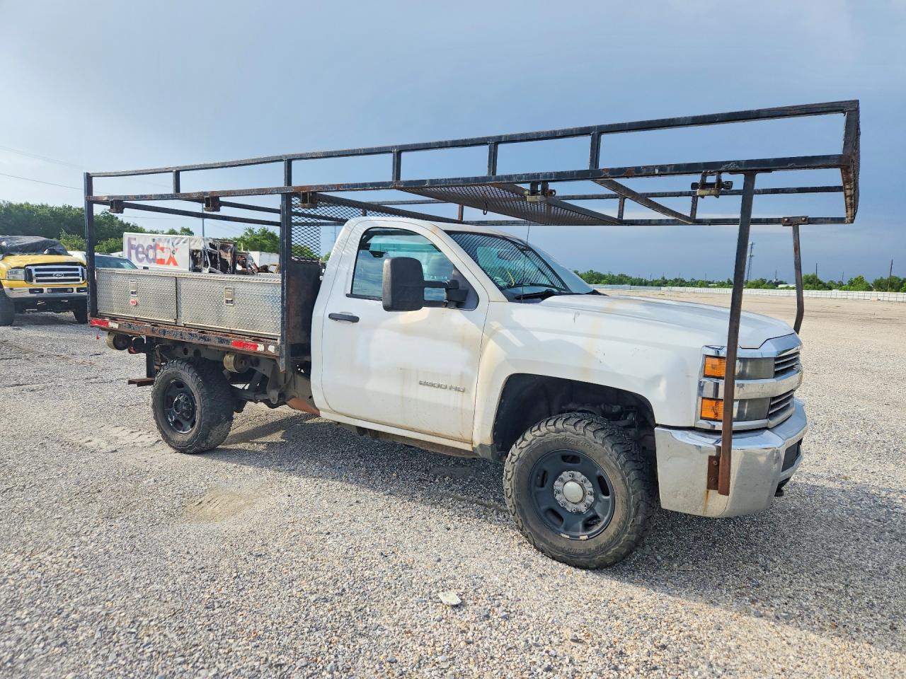 2015 Chevrolet Silverado K2500 Heavy Duty White vin: 1GC0KUEG3FZ521256