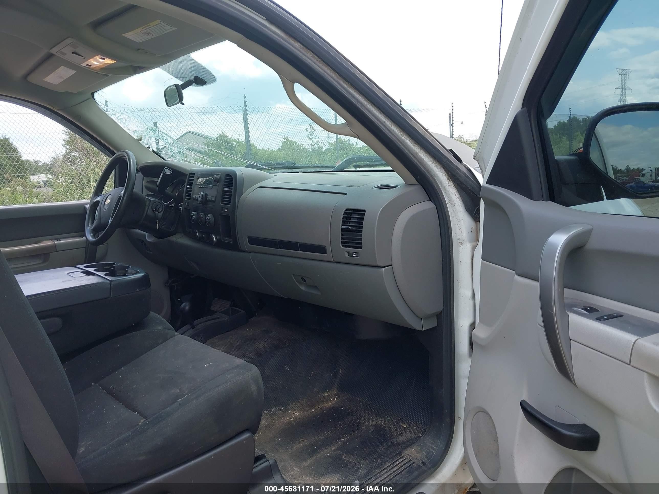 2014 Chevrolet Silverado 2500hd Work Truck White vin: 1GC0KVCG2EF161177