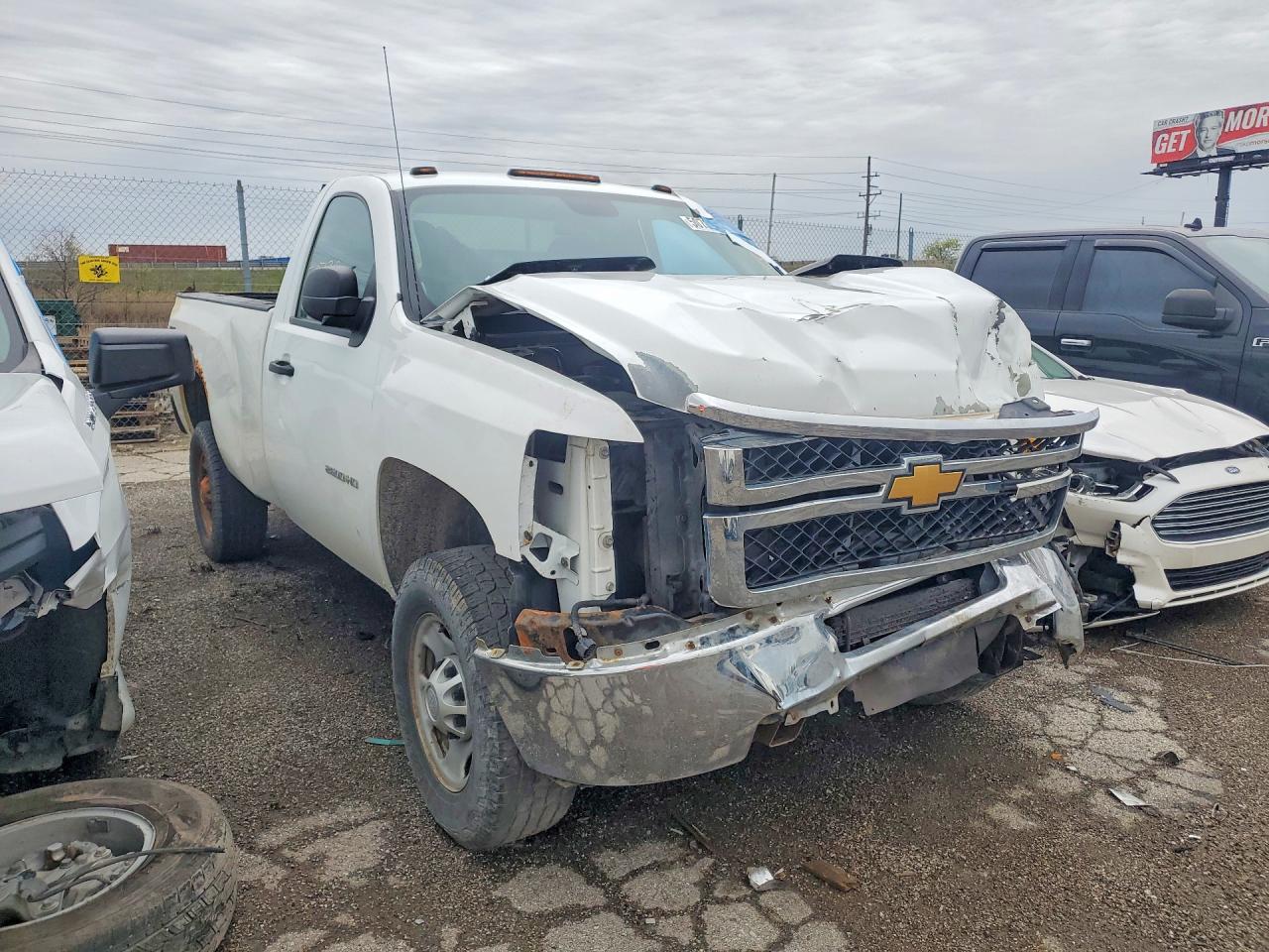 2014 Chevrolet Silverado K2500 Heavy Duty White vin: 1GC0KVCG4EF108612