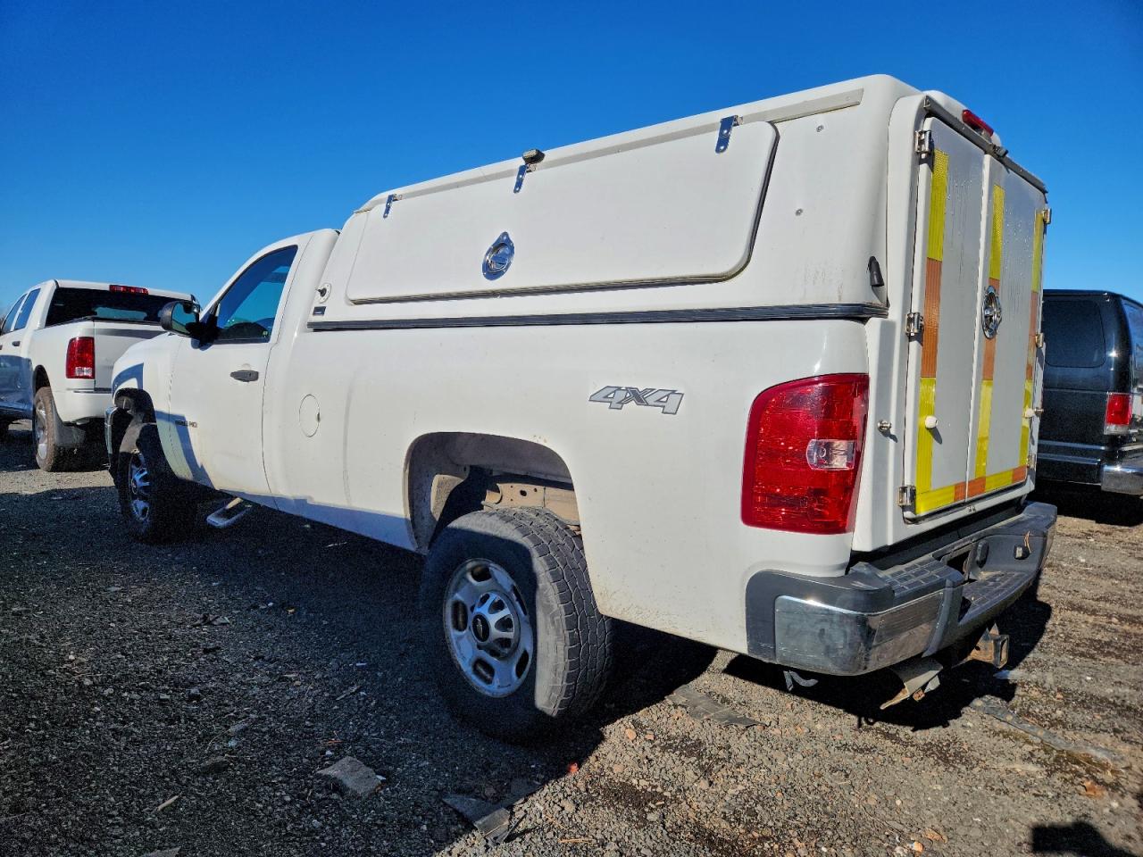 2014 Chev 2500hd 4x4 / Workpod White vin: 1GC0KVCG5EF166888