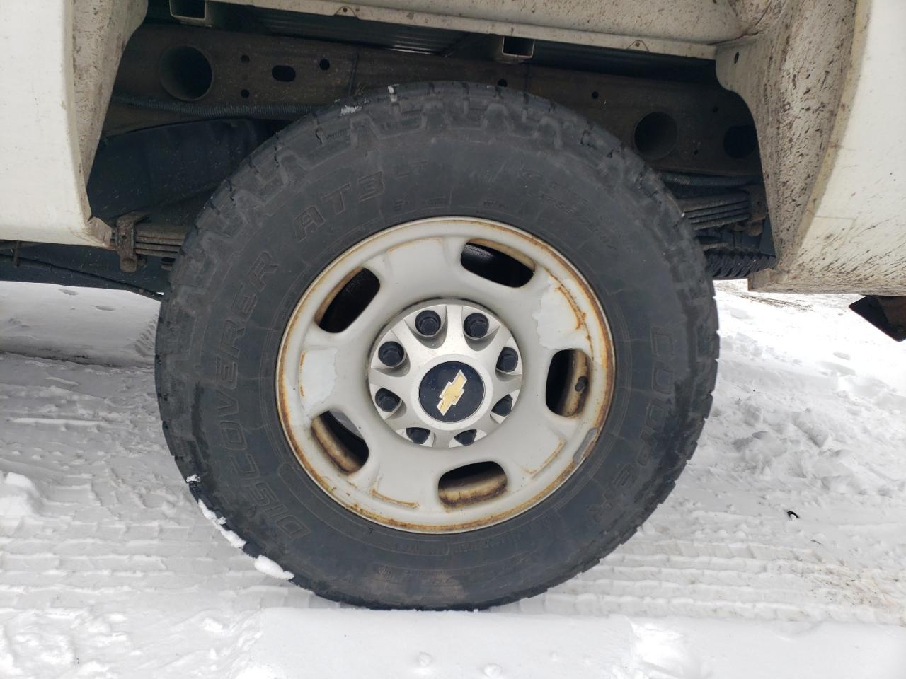 2014 Chev 2500hd 4x4 / Workpod White vin: 1GC0KVCG5EF166888 Damage: Left Rear Wheel, Corrosion, > 12 Inches