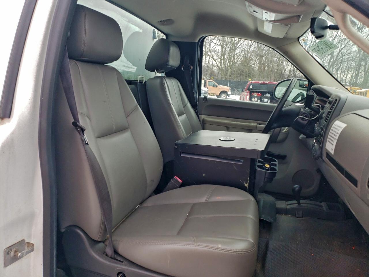 2014 Chev 2500hd 4x4 / Workpod White vin: 1GC0KVCG5EF166888