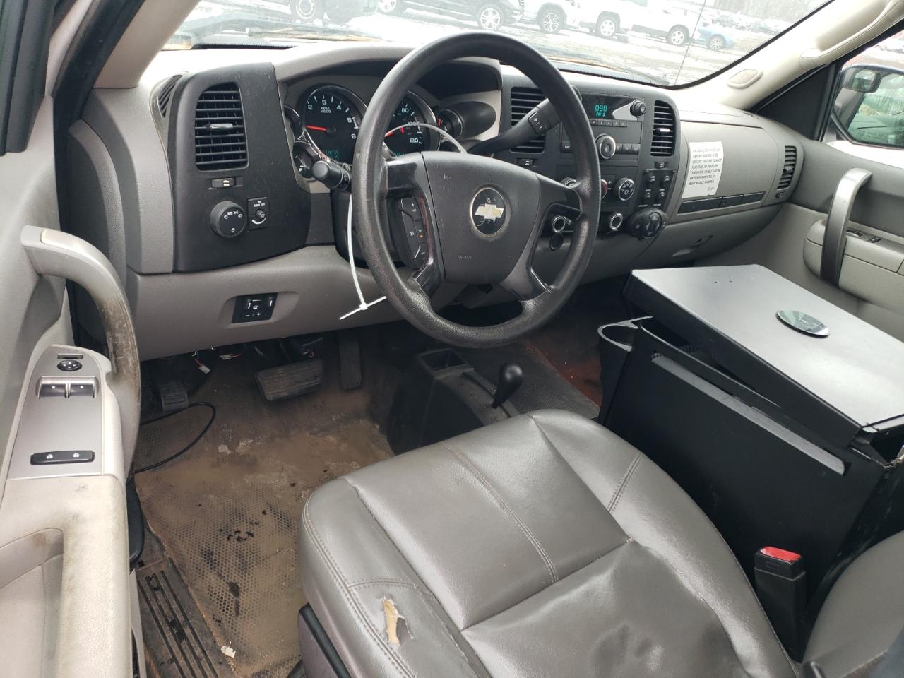 2014 Chev 2500hd 4x4 / Workpod White vin: 1GC0KVCG5EF166888 Damage: Front Center Armrest, Aftermarket, Acceptable