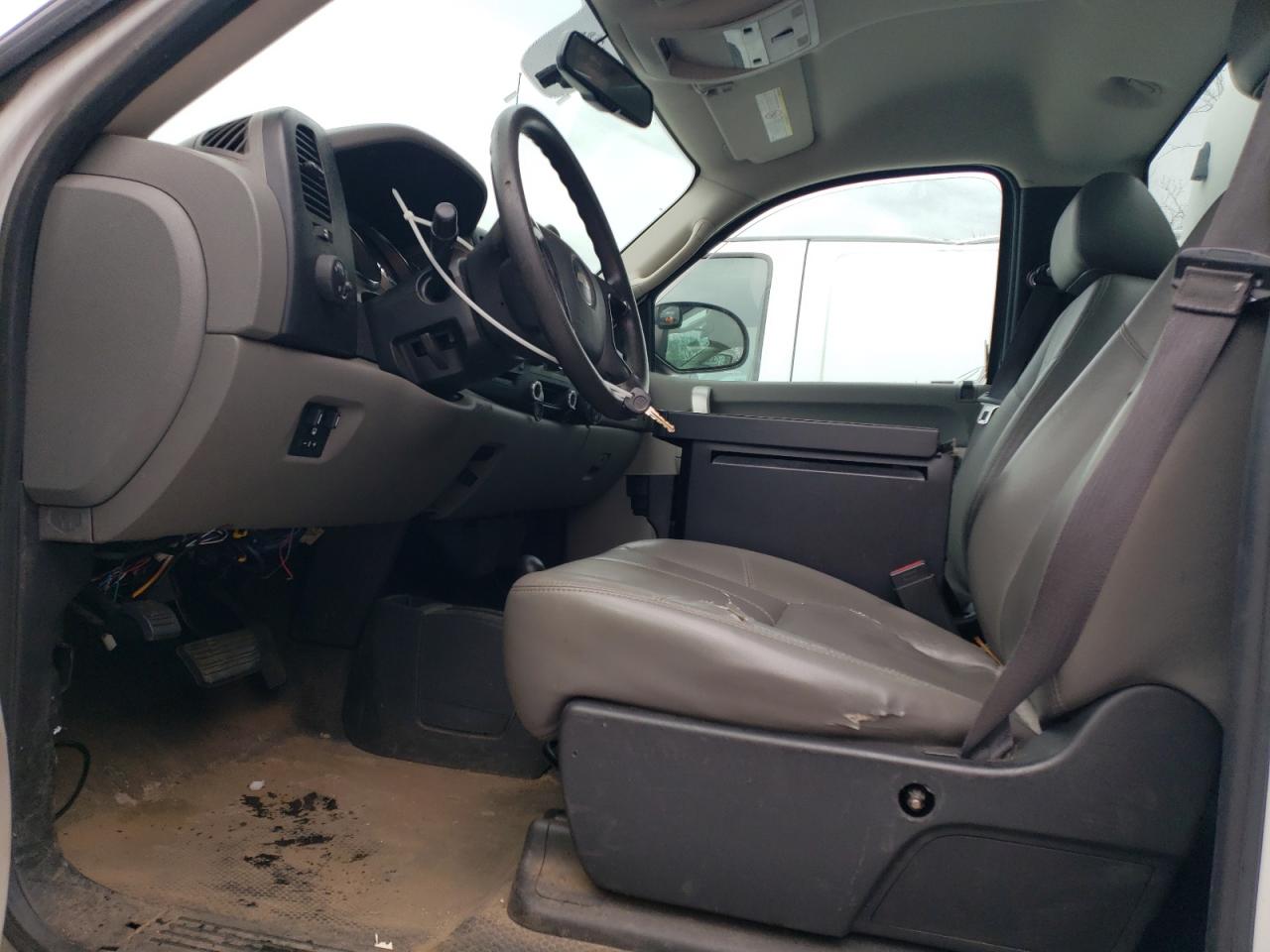 2014 Chev 2500hd 4x4 / Workpod White vin: 1GC0KVCG5EF166888 Damage: Left Front Seat, Torn, 11 To 12 Inches