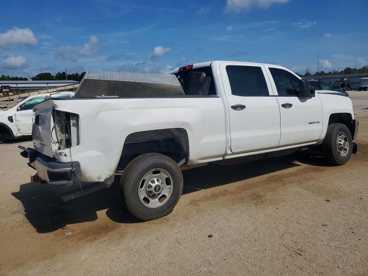 2015 Chevrolet Silverado C2500 Heavy Duty White vin: 1GC1CUEG0FF179946
