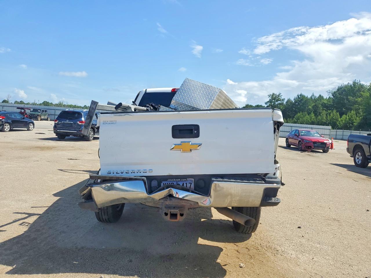 2015 Chevrolet Silverado C2500 Heavy Duty White vin: 1GC1CUEG0FF179946