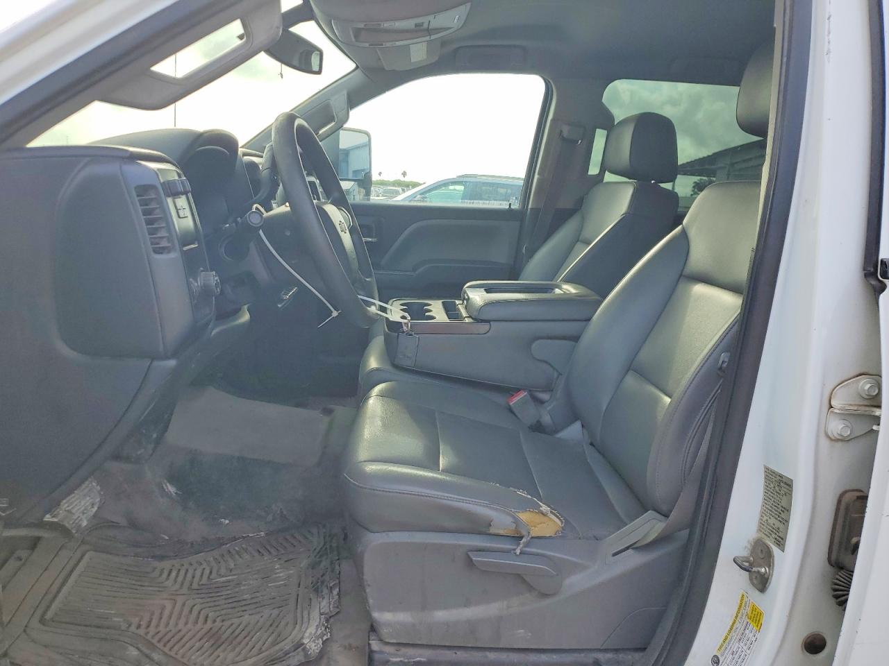 2016 Chevrolet Silverado C2500 Heavy Duty White vin: 1GC1CUEG1GF228640