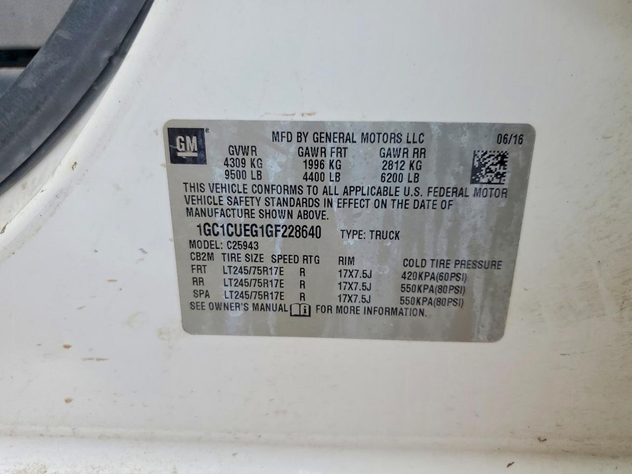 2016 Chevrolet Silverado C2500 Heavy Duty White vin: 1GC1CUEG1GF228640