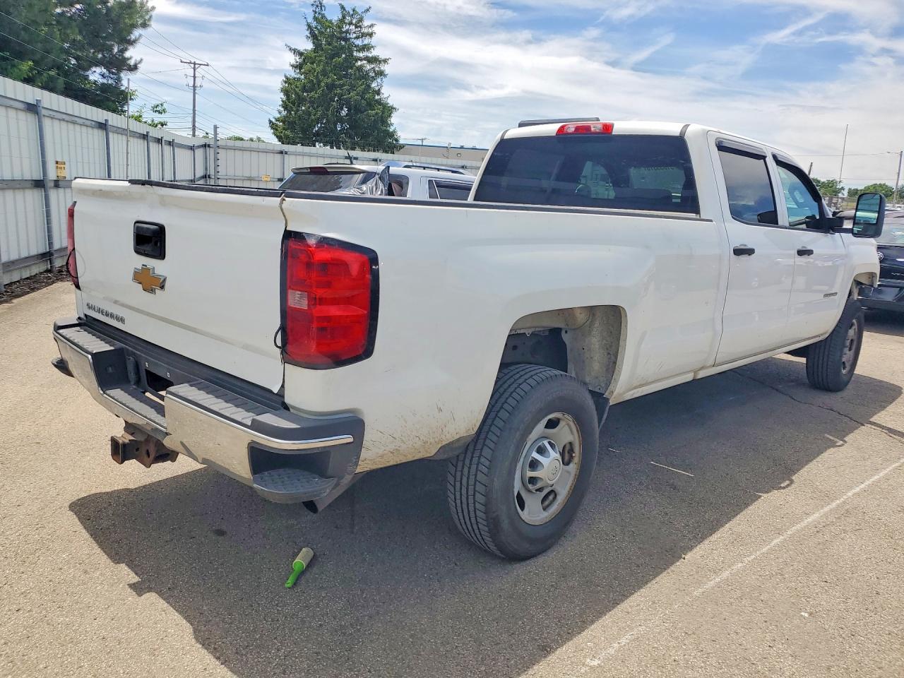 2015 Chevrolet Silverado C2500 Heavy Duty White vin: 1GC1CUEG2FF138962