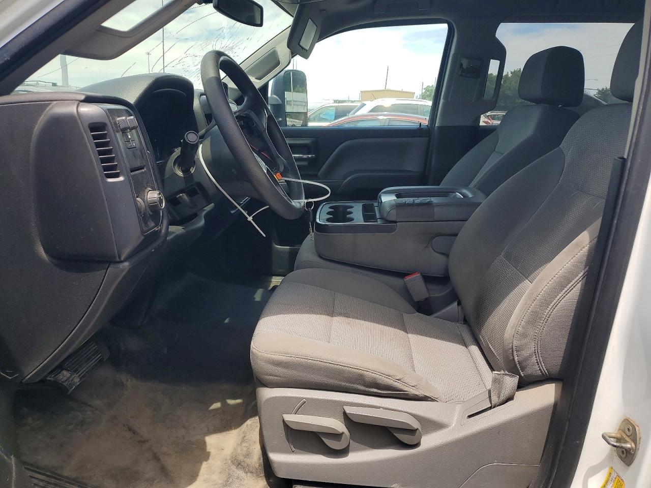 2015 Chevrolet Silverado C2500 Heavy Duty White vin: 1GC1CUEG2FF138962