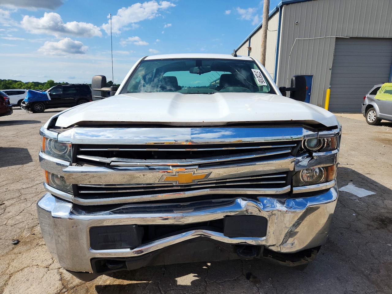 2017 Chevrolet Silverado C2500 Heavy Duty White vin: 1GC1CUEG4HF201837