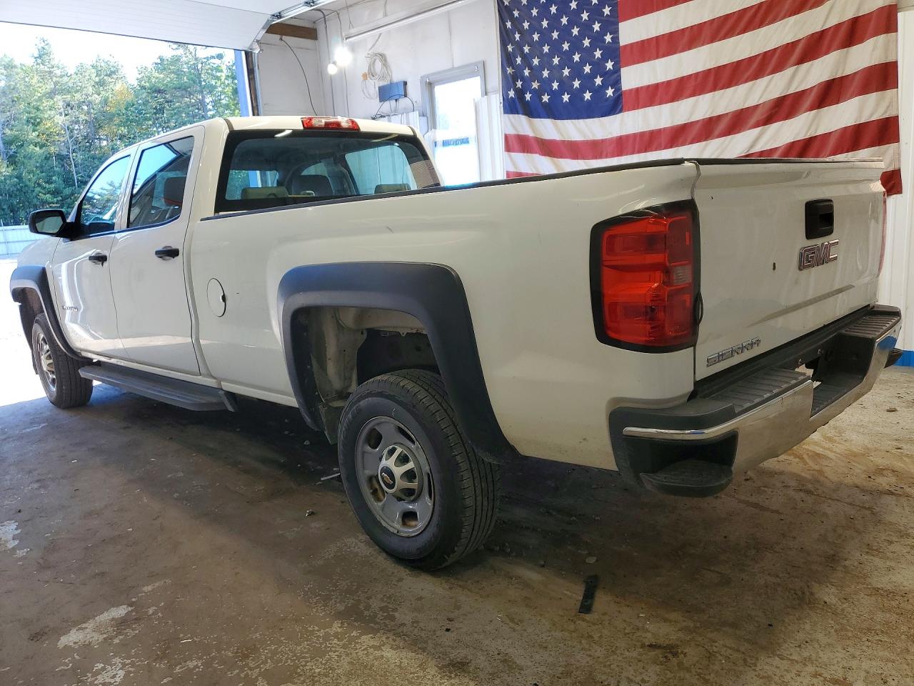 2015 Chevrolet Silverado C2500 Heavy Duty White vin: 1GC1CUEG7FF158527
