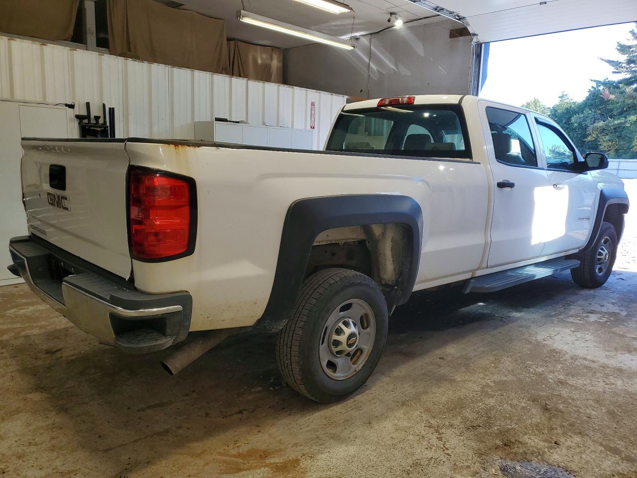 2015 Chevrolet Silverado C2500 Heavy Duty White vin: 1GC1CUEG7FF158527