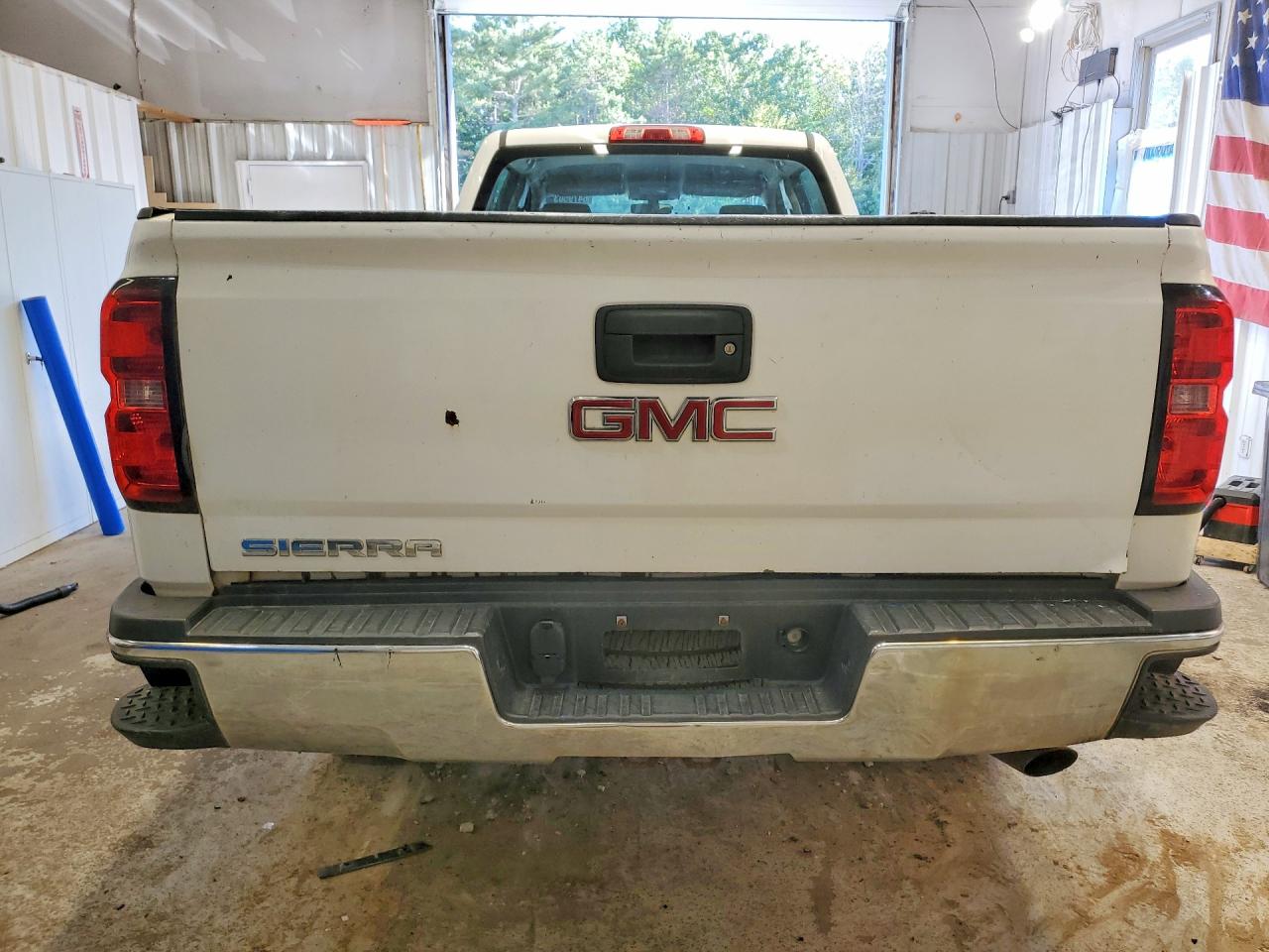 2015 Chevrolet Silverado C2500 Heavy Duty White vin: 1GC1CUEG7FF158527