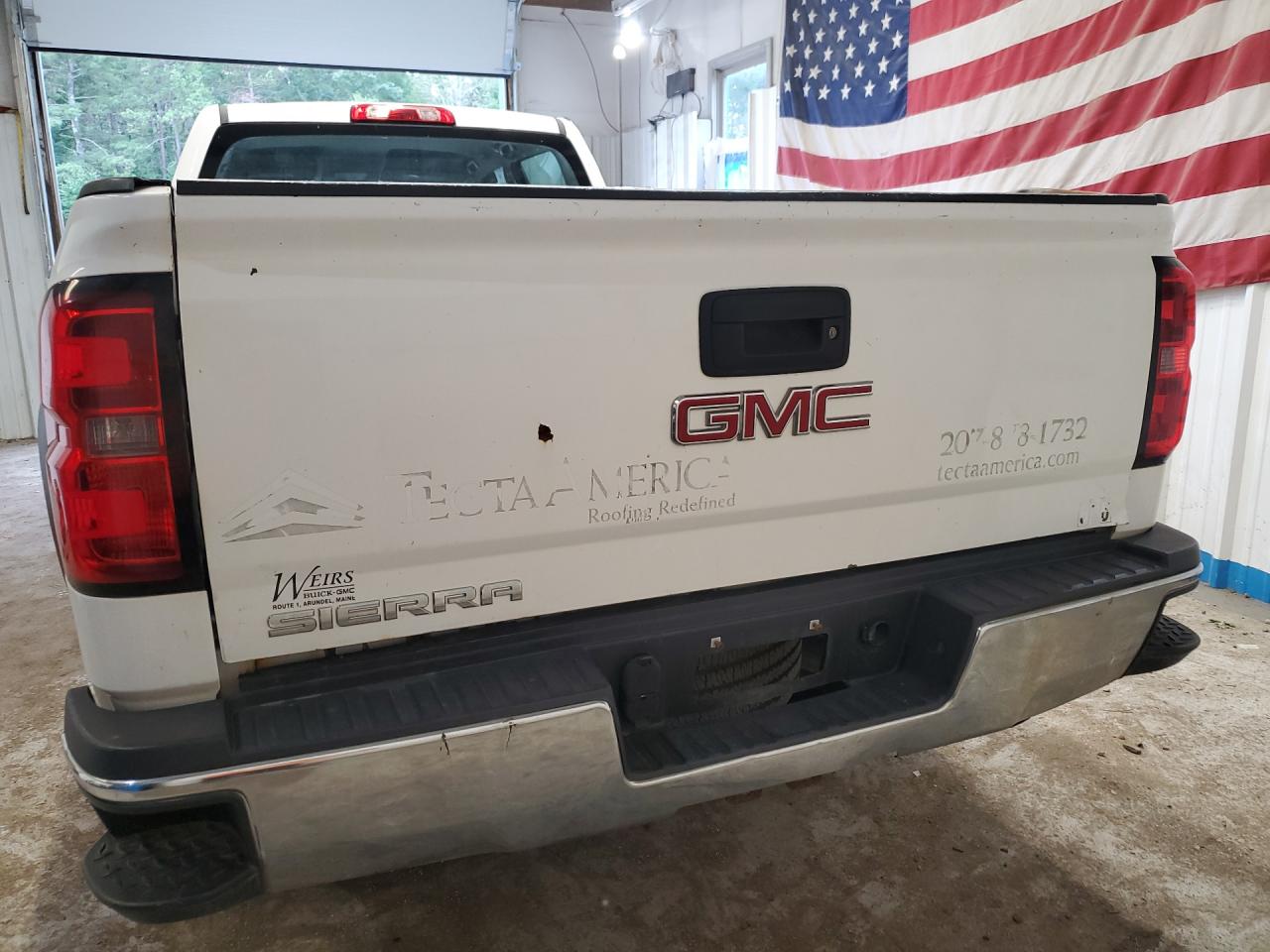 2015 Chevrolet Silverado C2500 Heavy Duty White vin: 1GC1CUEG7FF158527 Damage: Tailgate, Rust, 1 To 2 Inches