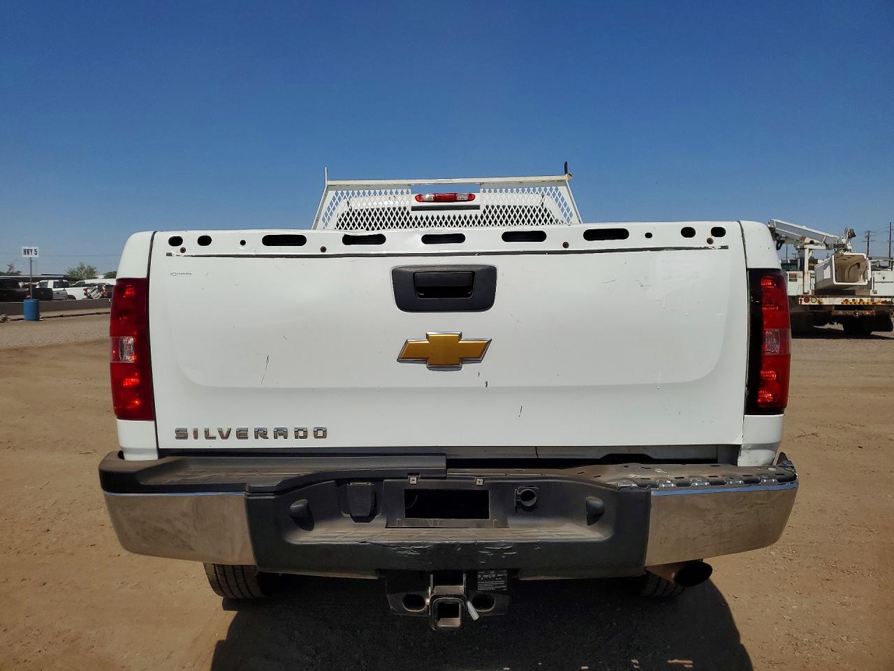 2014 Chevrolet Silverado C2500 Heavy Duty White vin: 1GC1CVCG0EF120452