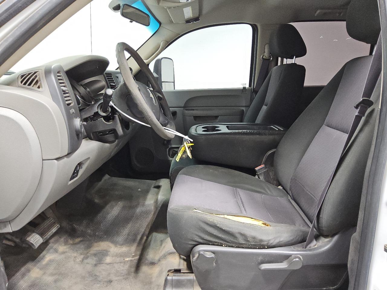 2014 Chevrolet Silverado C2500 Heavy Duty White vin: 1GC1CVCG0EF120452 Damage: Steering Wheel, Worn, Acceptable