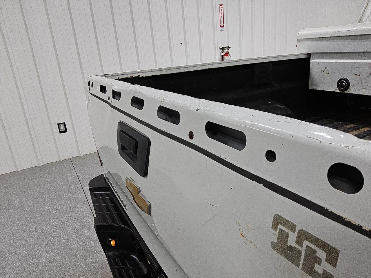 2014 Chevrolet Silverado C2500 Heavy Duty White vin: 1GC1CVCG0EF120452 Damage: Tailgate, Dent(S) W/ Paint Dmg, > 12 Inches