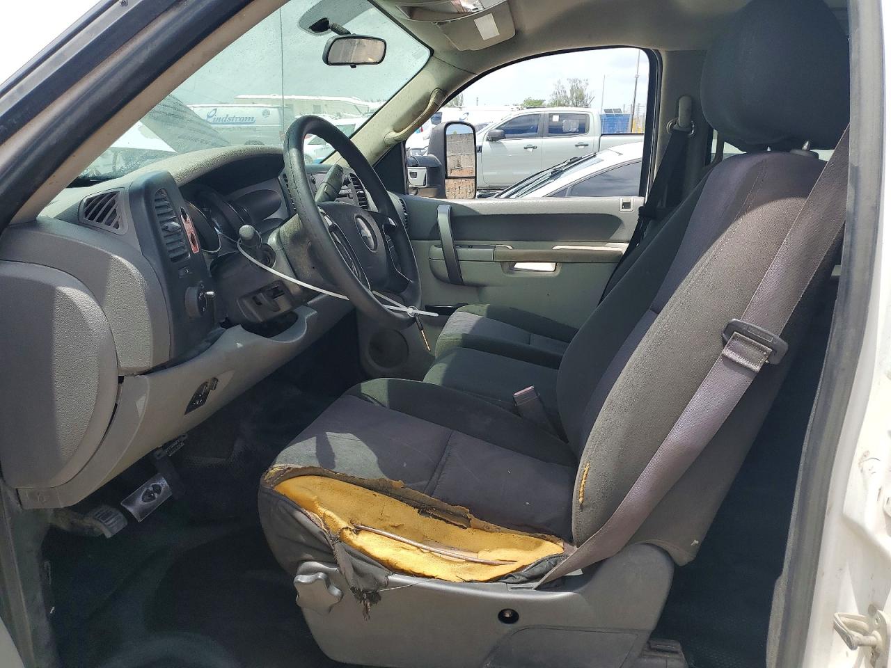 2013 Chevrolet Silverado C2500 Heavy Duty White vin: 1GC1CVCG5DF146981