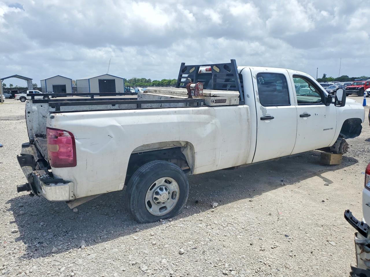 2013 Chevrolet Silverado C2500 Heavy Duty White vin: 1GC1CVCG5DF146981