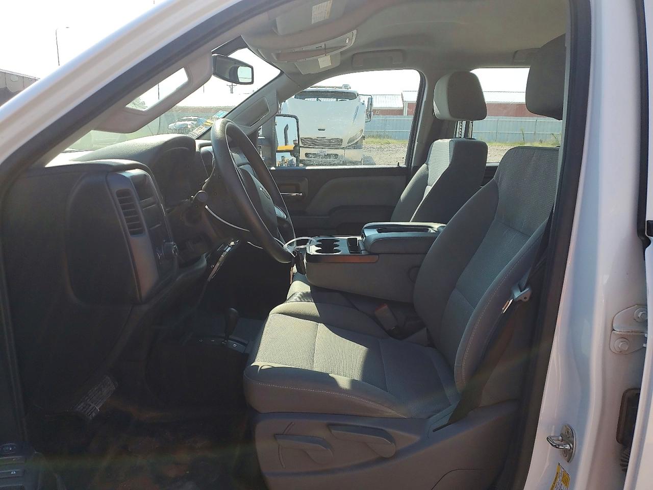 2019 Chevrolet Silverado K2500 Heavy Duty White vin: 1GC1KREY3KF136401