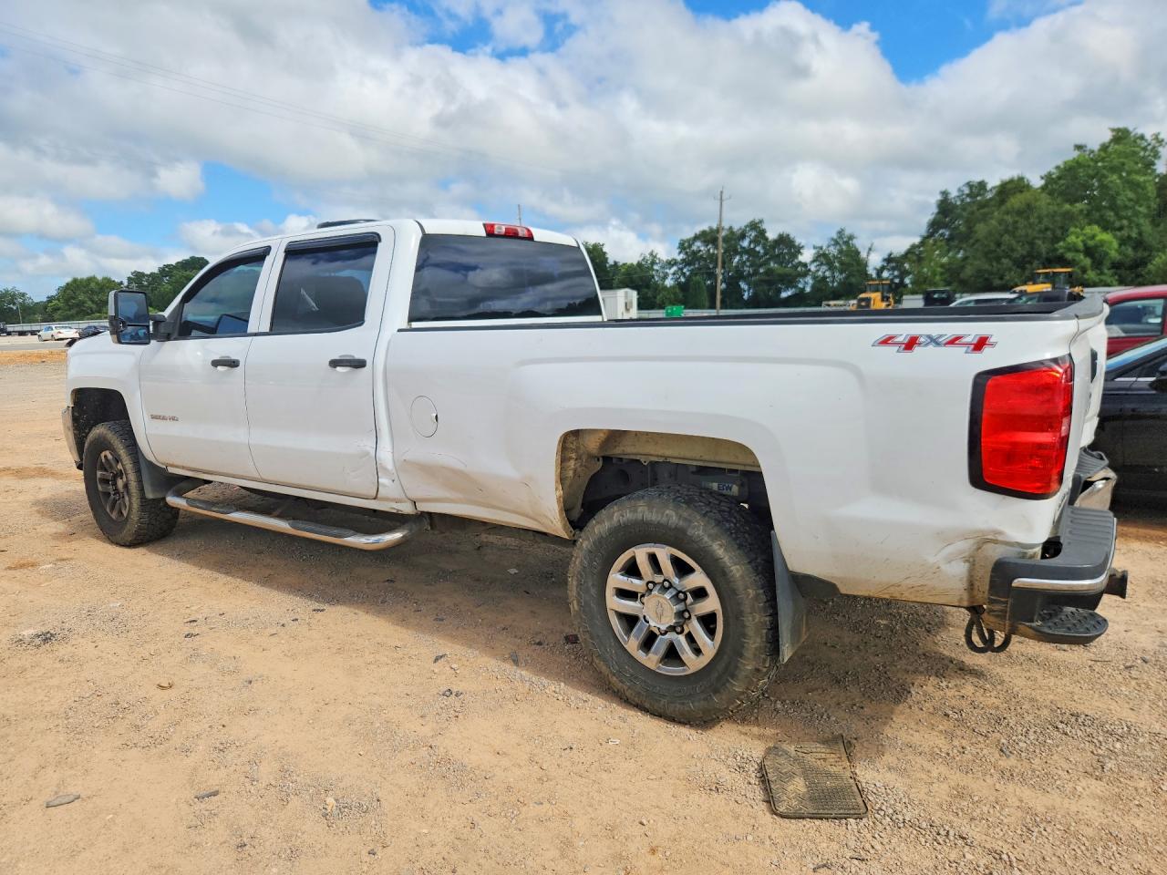 2015 Chevrolet Silverado K2500 Heavy Duty White vin: 1GC1KUE89FF176796