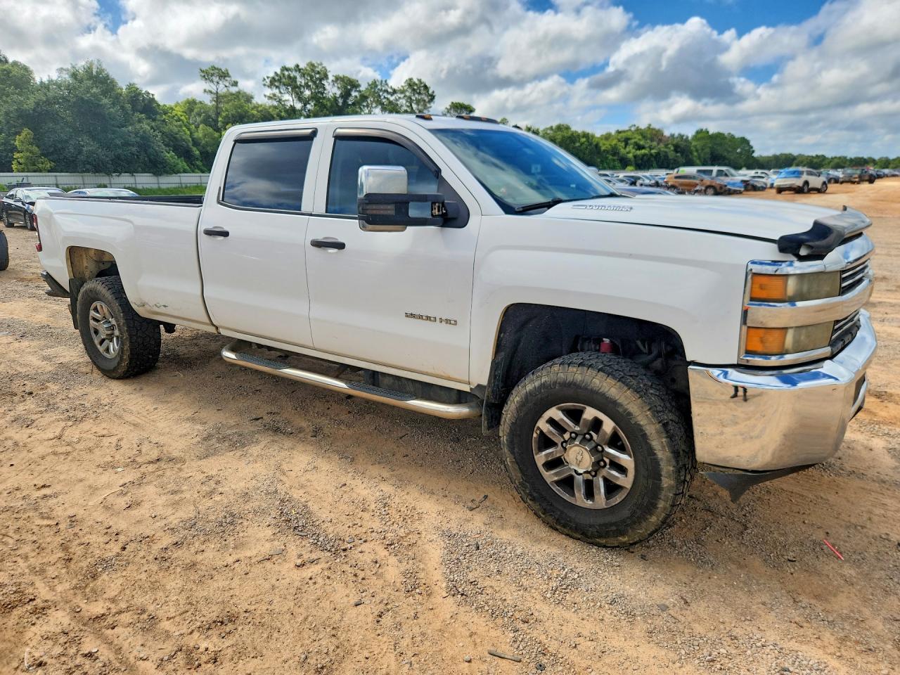 2015 Chevrolet Silverado K2500 Heavy Duty White vin: 1GC1KUE89FF176796