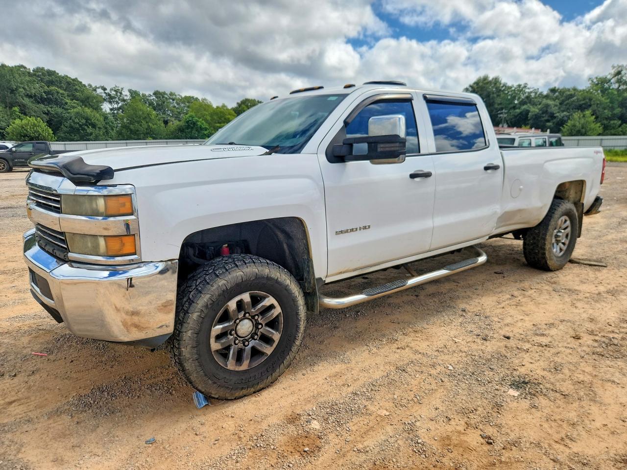 2015 Chevrolet Silverado K2500 Heavy Duty White vin: 1GC1KUE89FF176796