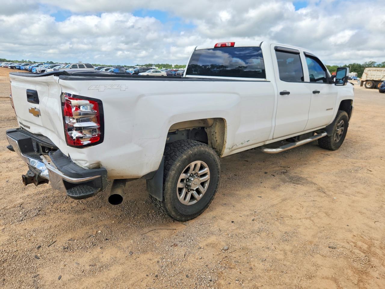 2015 Chevrolet Silverado K2500 Heavy Duty White vin: 1GC1KUE89FF176796