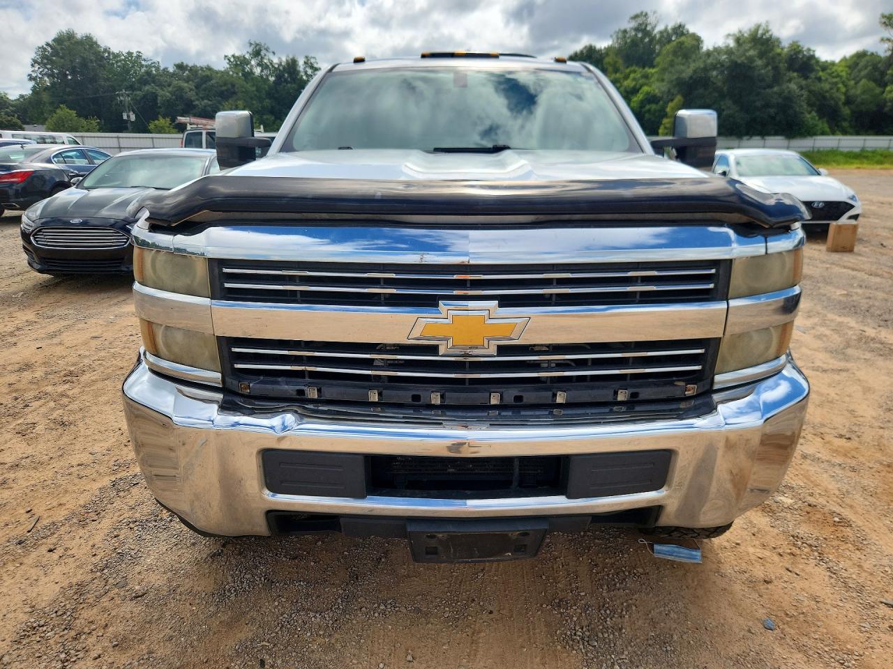 2015 Chevrolet Silverado K2500 Heavy Duty White vin: 1GC1KUE89FF176796