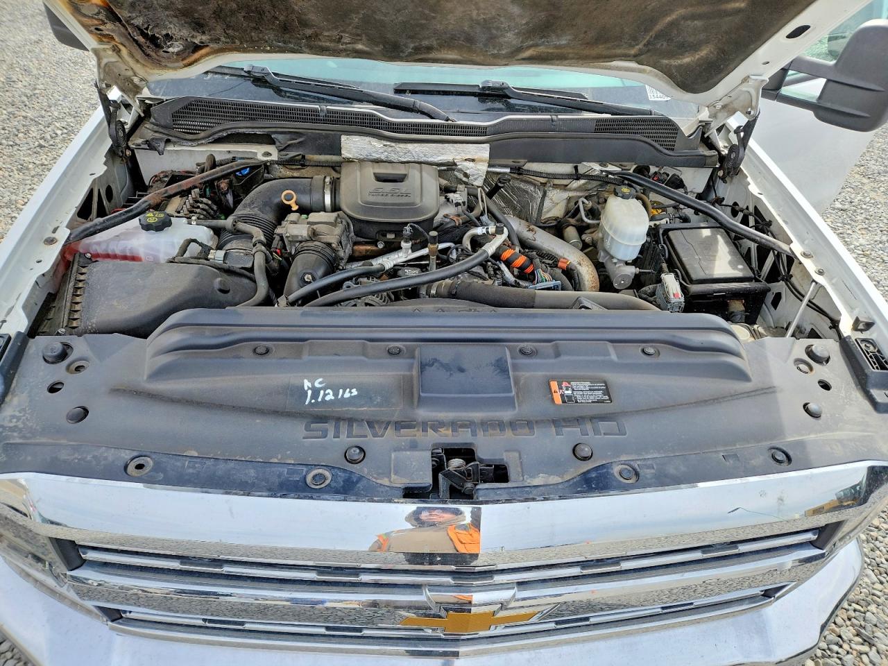 2015 Chevrolet Silverado K2500 Heavy Duty White vin: 1GC1KUE8XFF150742