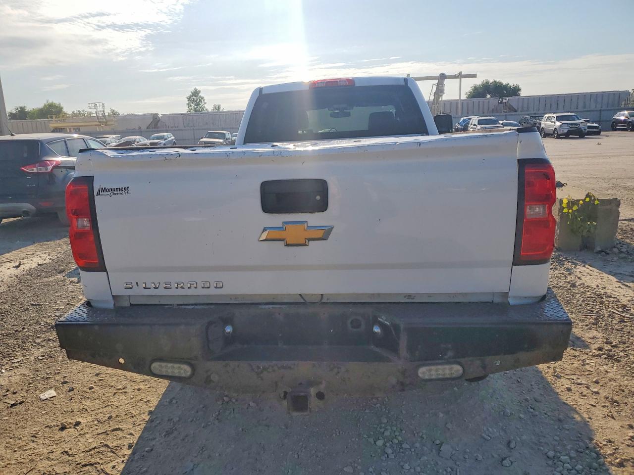 2017 Chevrolet Silverado K2500 Heavy Duty White vin: 1GC1KUEG0HF103049