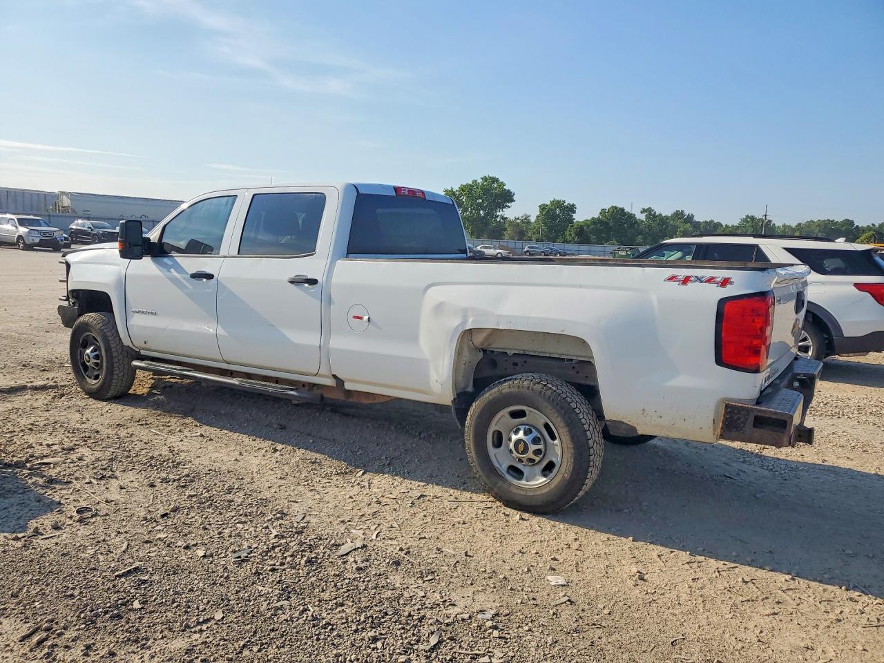 2017 Chevrolet Silverado K2500 Heavy Duty White vin: 1GC1KUEG0HF103049