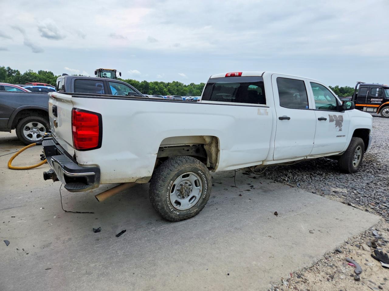 2015 Chevrolet Silverado K2500 Heavy Duty White vin: 1GC1KUEG4FF137119