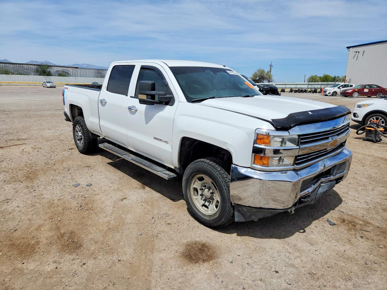 2015 Chevrolet Silverado K2500 Heavy Duty White vin: 1GC1KUEG5FF581304