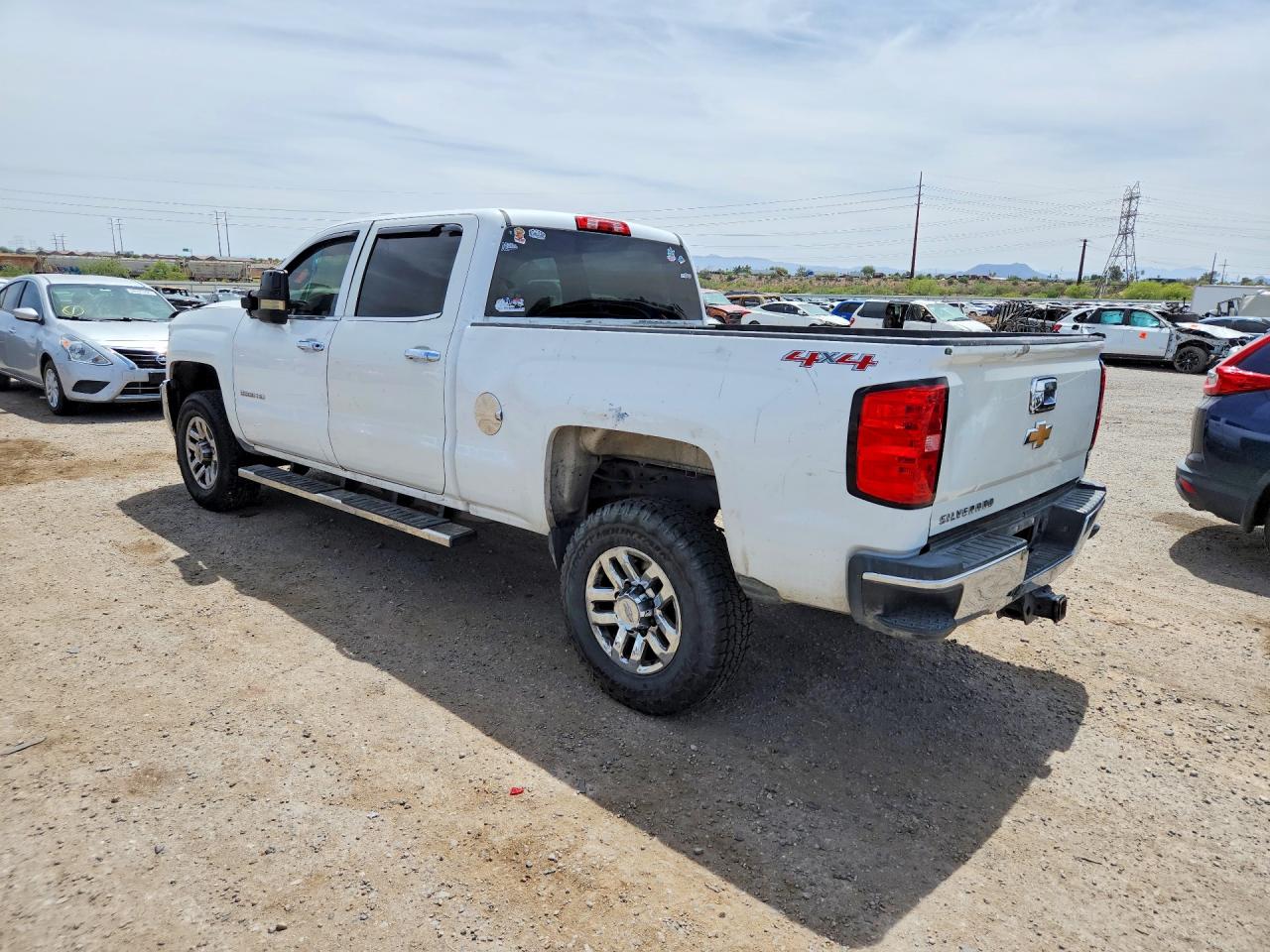 2015 Chevrolet Silverado K2500 Heavy Duty White vin: 1GC1KUEG5FF581304