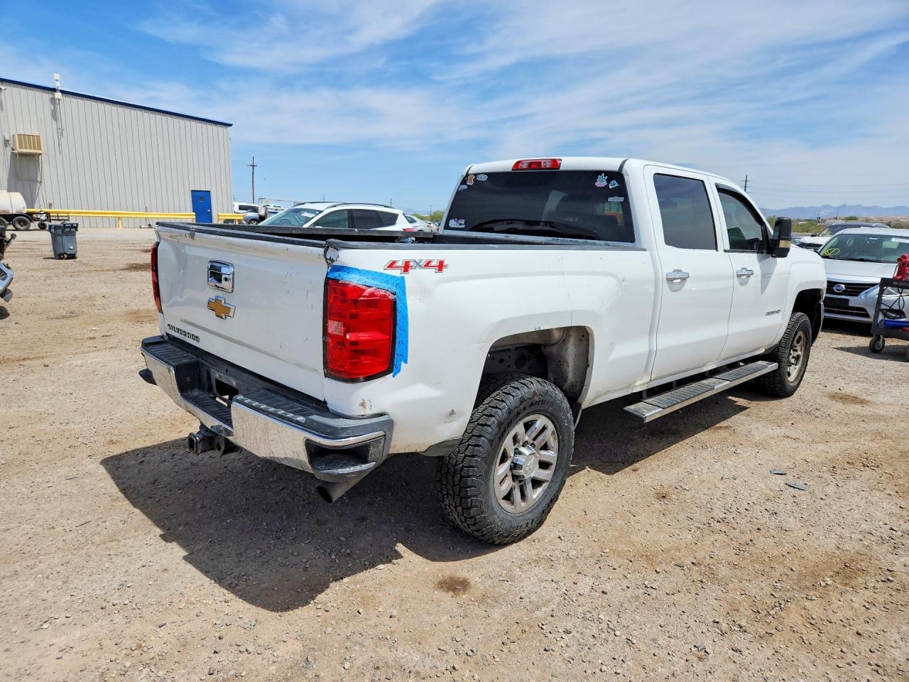 2015 Chevrolet Silverado K2500 Heavy Duty White vin: 1GC1KUEG5FF581304