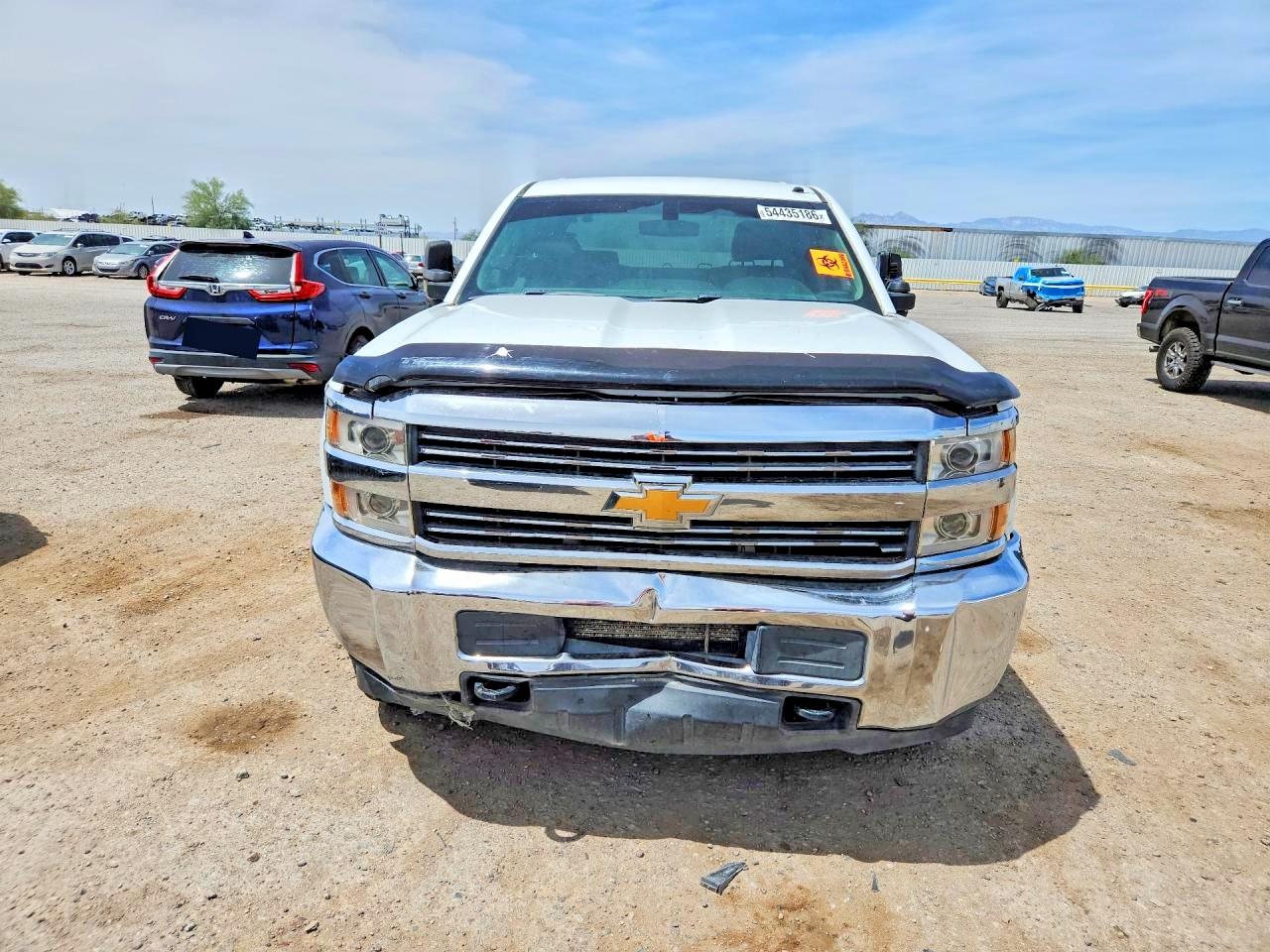 2015 Chevrolet Silverado K2500 Heavy Duty White vin: 1GC1KUEG5FF581304