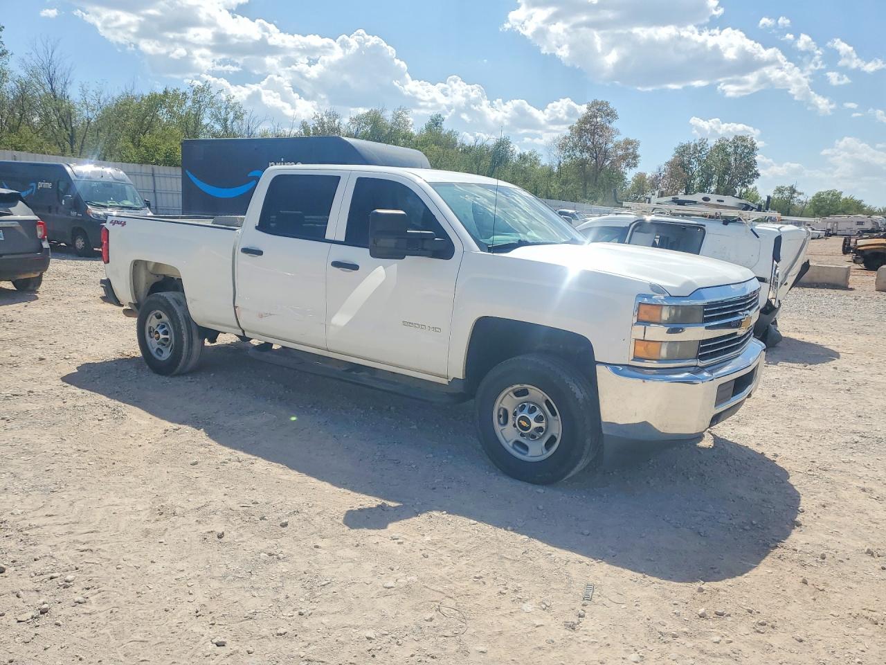 2015 Chevrolet Silverado K2500 Heavy Duty White vin: 1GC1KUEG9FF533739