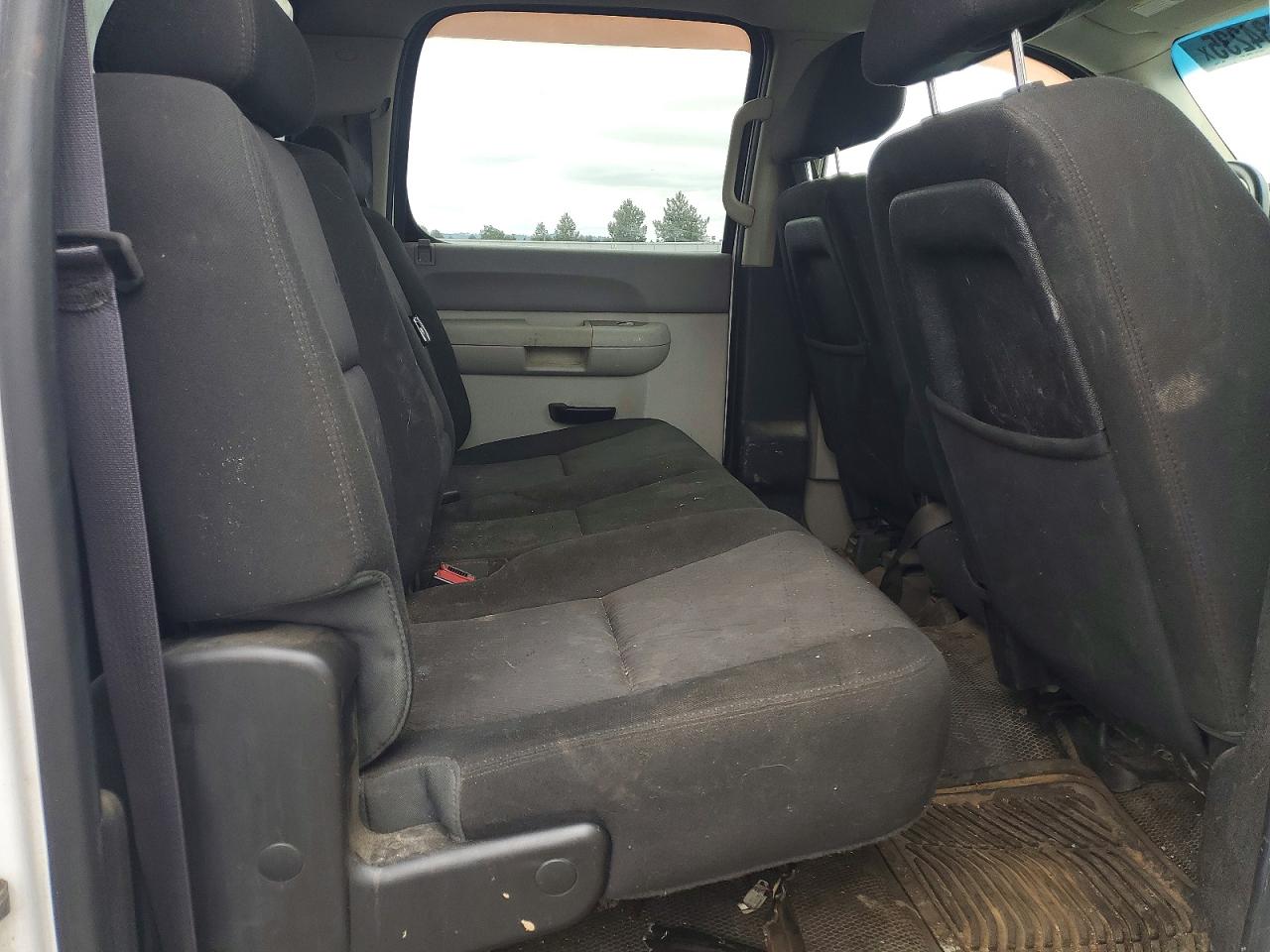 2014 Chevrolet Silverado K2500 Heavy Duty White vin: 1GC1KVCG4EF179796