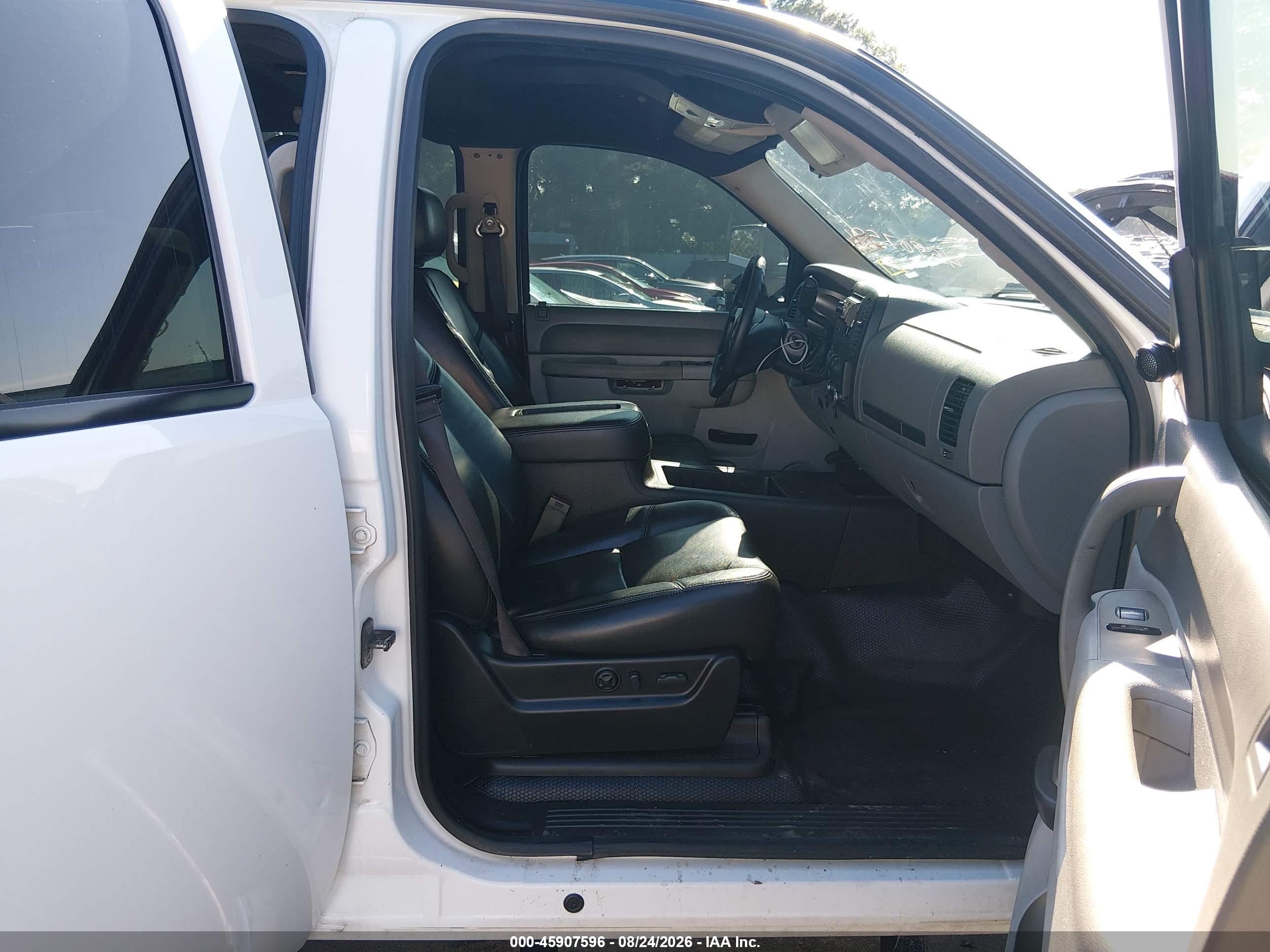 2014 Chevrolet Silverado 2500hd Work Truck White vin: 1GC1KVCG8EF152732