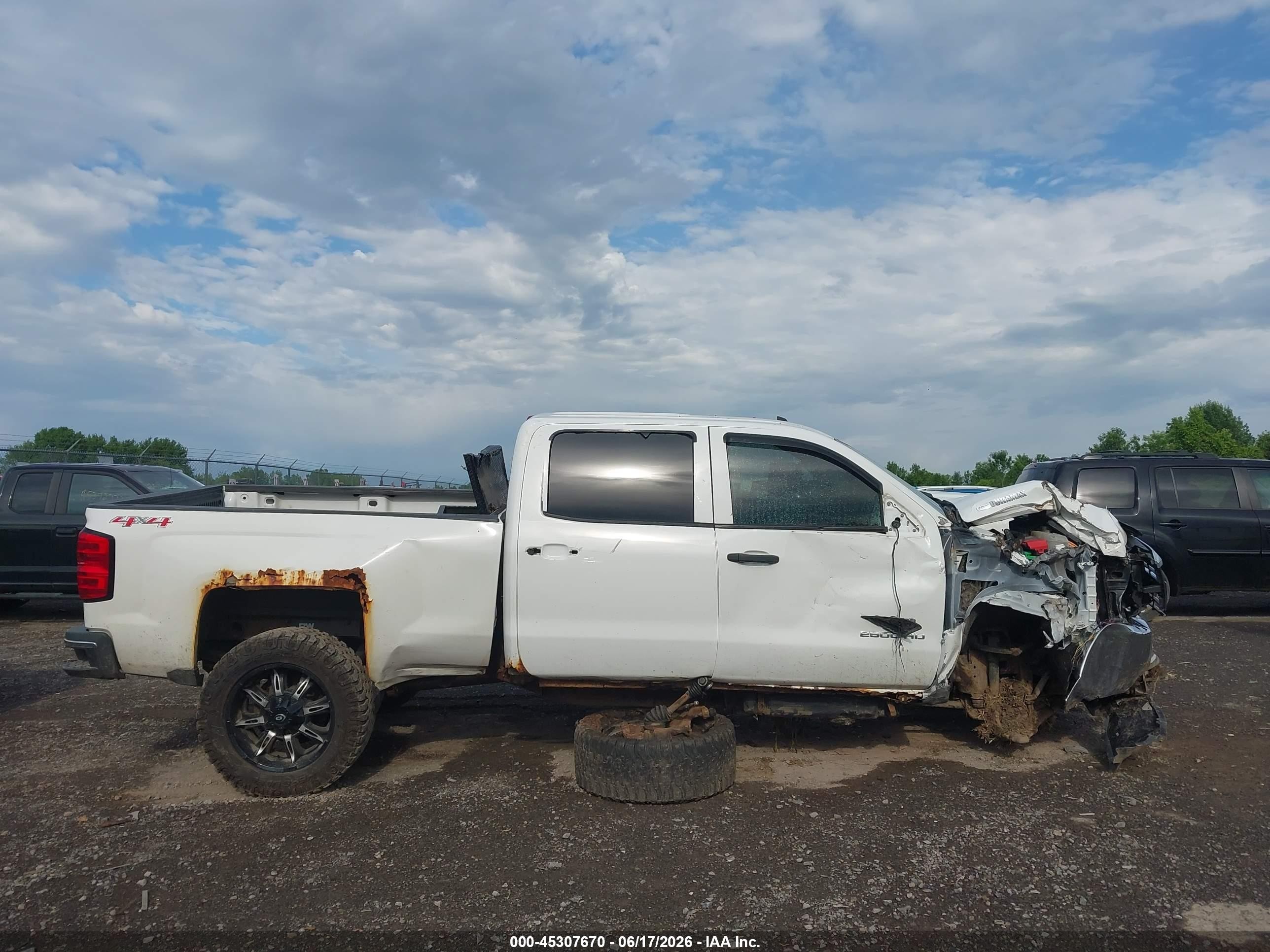 2015 Chevrolet Silverado 2500hd Lt White vin: 1GC1KVE82FF140714